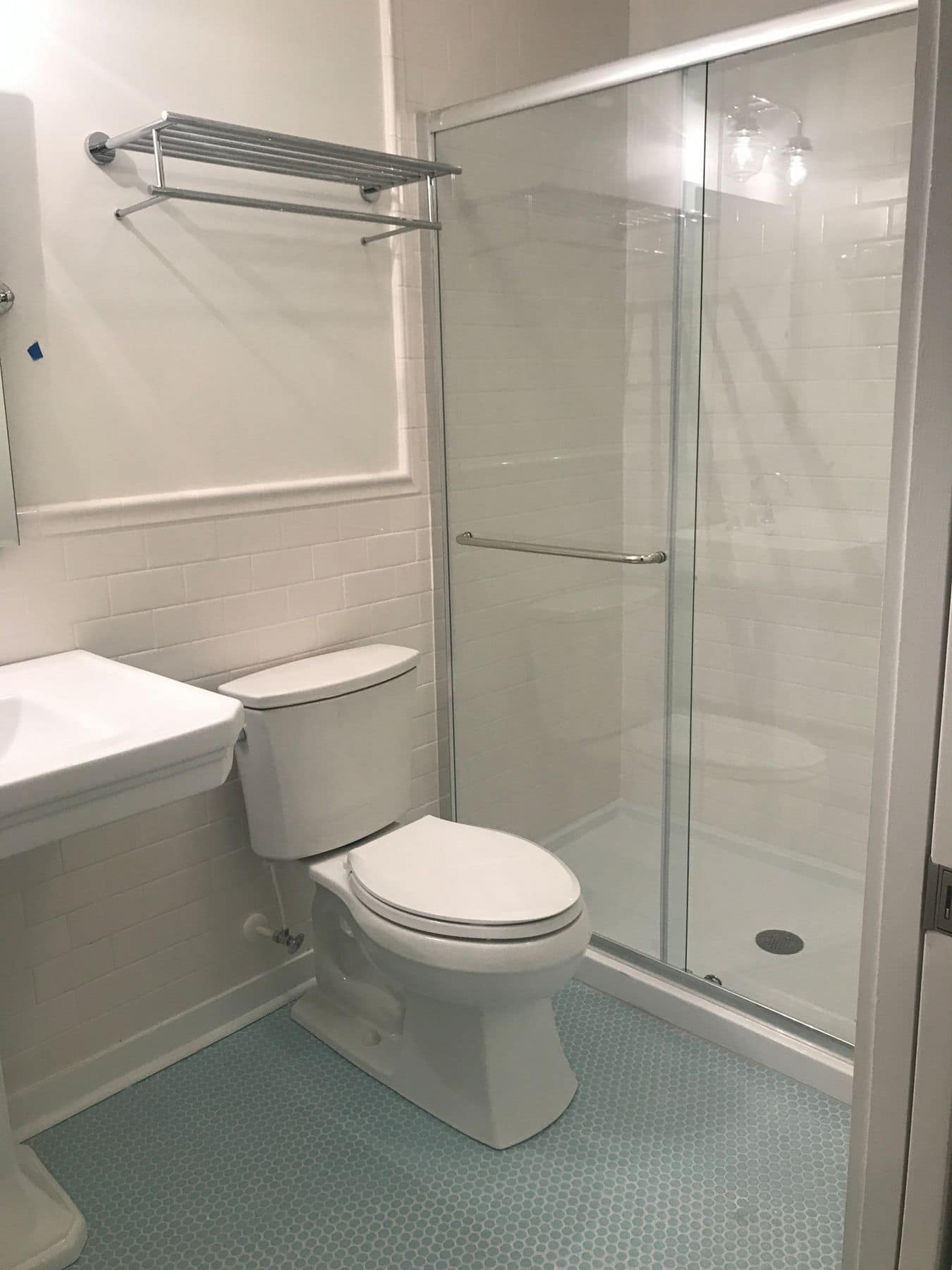 The same bath with a glass shower