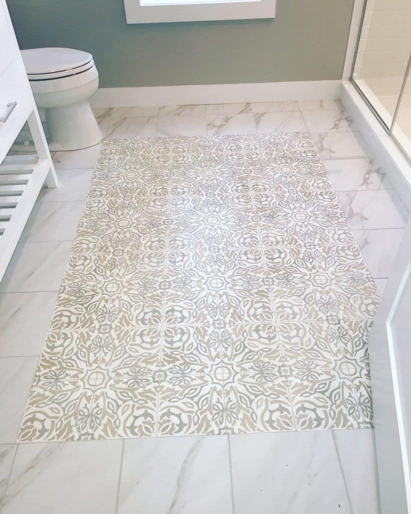 Patterned tile floor in the bath